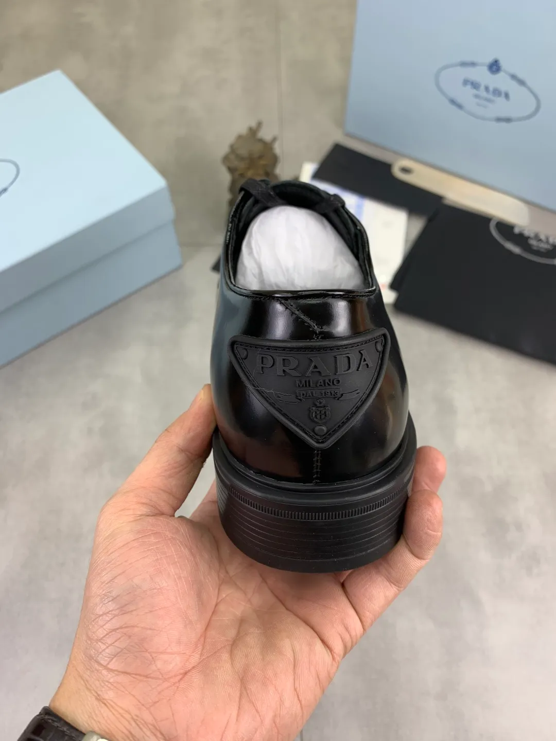Men's Men's Shoes💰P640💰[New Style] High Quality Water-dyed Niuli 🆘[PRADA] Prada's latest casual business leather shoes for men! Listed simultaneously! The fabric is made of specially imported original calfskin, and the interior is made of imported water-dyed cowhide. It is absolutely luxurious and leads the fashion trend. High-end combination rubber outsole, size: 38-44 (45 and 46 can be customized) 3️⃣ colors available